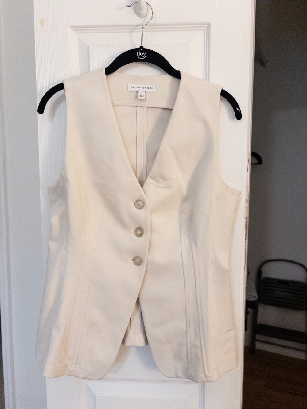 Banana Republic Cream Button-Front Sleeveless Vest